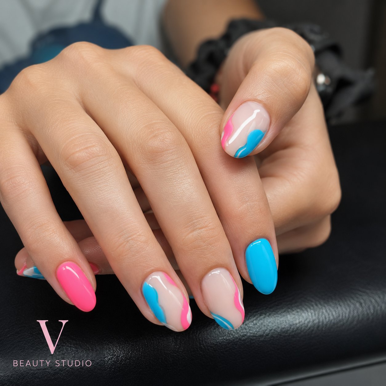 Допълнителна декорация с Гел лак  — гел лак в Люлин 8 | VIKS Beauty Studio, Люлин 8, София